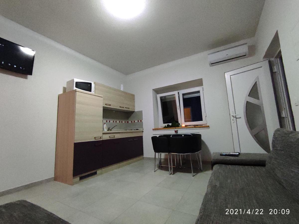 Apartmani Quattro Starigrad Paklenica Dış mekan fotoğraf